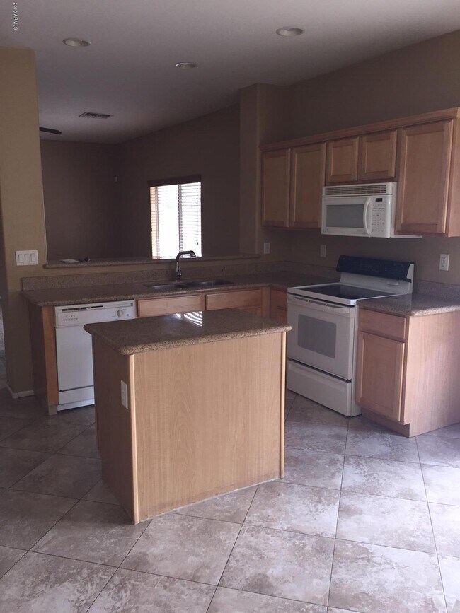 Foto del edificio - 13807 W Country Gables Dr