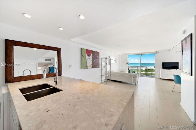 Building Photo - 345 Ocean Dr