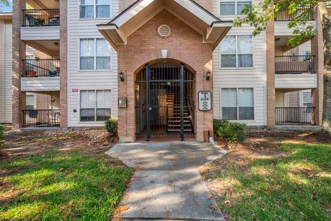 Building Photo - 8051 Bay Branch Dr