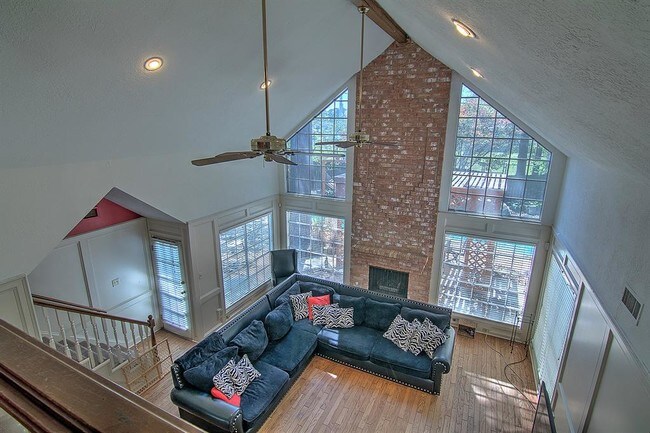 Building Photo - 11915 Gardenglen Dr