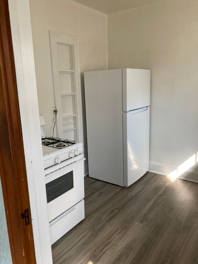kitchen - 3821 Wayne Ave