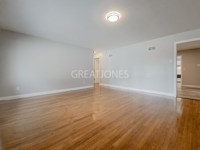 Building Photo - NOW OFFERING 1/2 FIRST MONTH FREE WITH LEA...