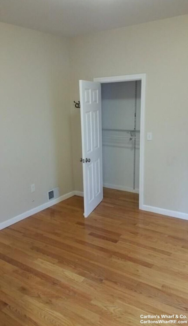 Foto del edificio - 712 E 7th St
