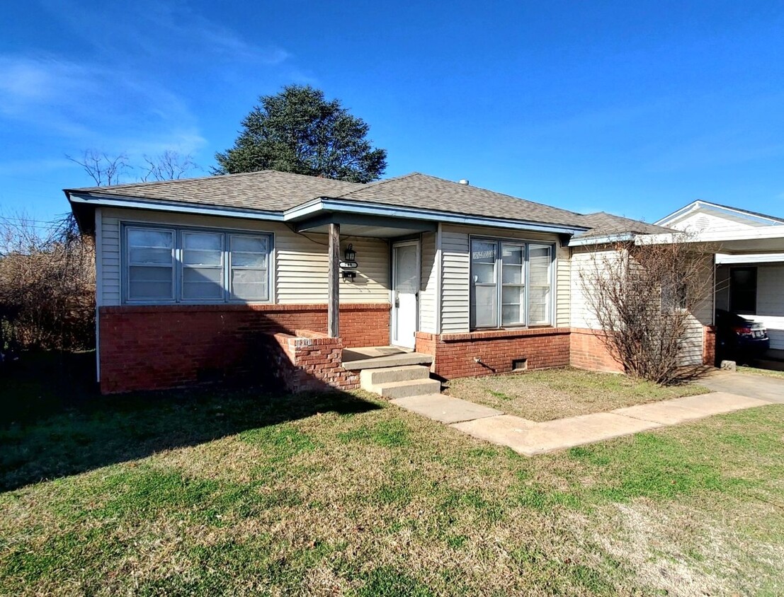 Primary Photo - 3 Bed 1 Bath with Covered Carport in COUNT...