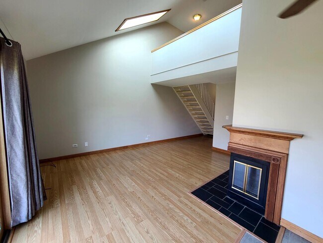 Foto del edificio - 230 W Fairfield Ct