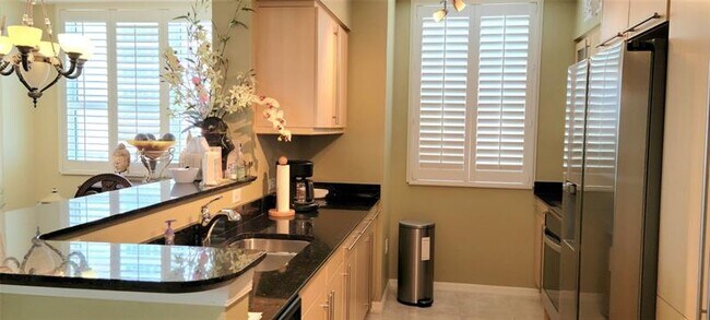 Building Photo - 2080 S Ocean Dr