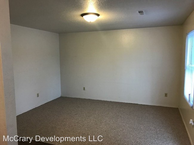 Building Photo - 2200 Nichole Ln