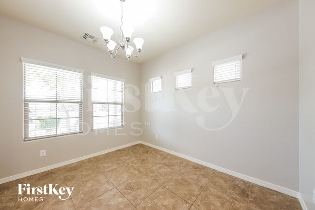 Foto del edificio - 11028 E Silver Springs Ave