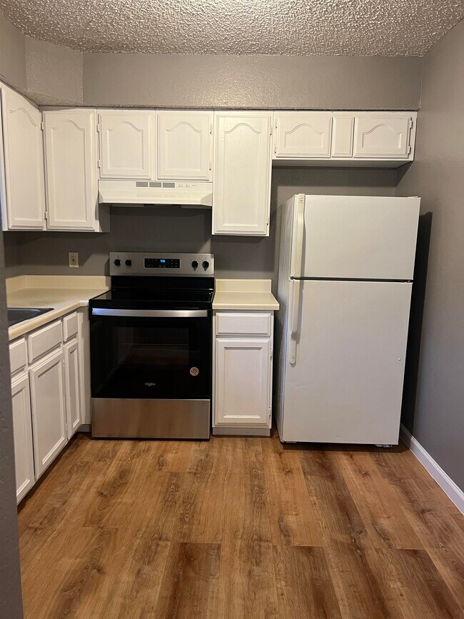 Foto del edificio - 4102 Eagle Pass Ave