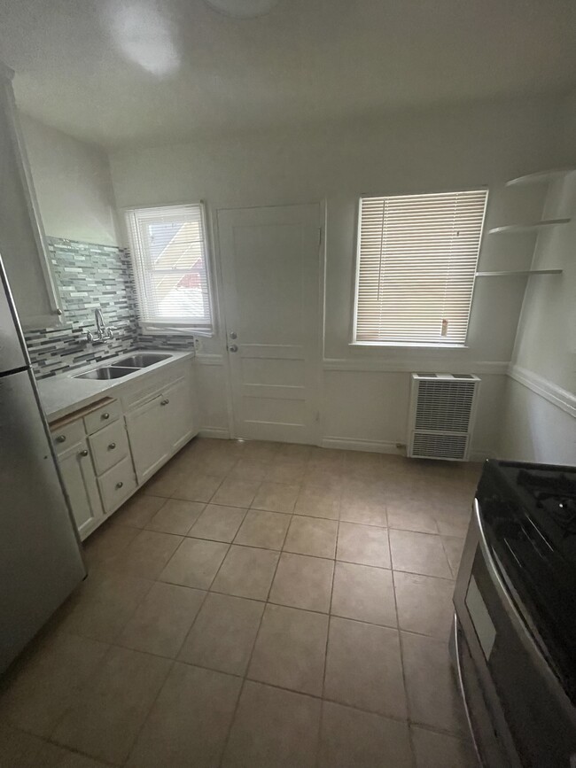 Building Photo - 959 Gayley Ave