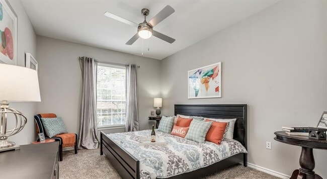 Building Photo - 938 N Kingwood Dr
