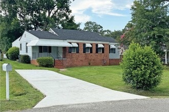 Building Photo - 934 Bluebird Rd