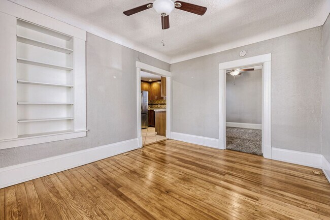 Foto del edificio - LOCATION LOCATION!! Beautiful 2-bed 1-bath duplex located in the highly desirable West Highlands ...