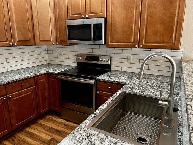 Foto del edificio - 8200 E 8th Ave