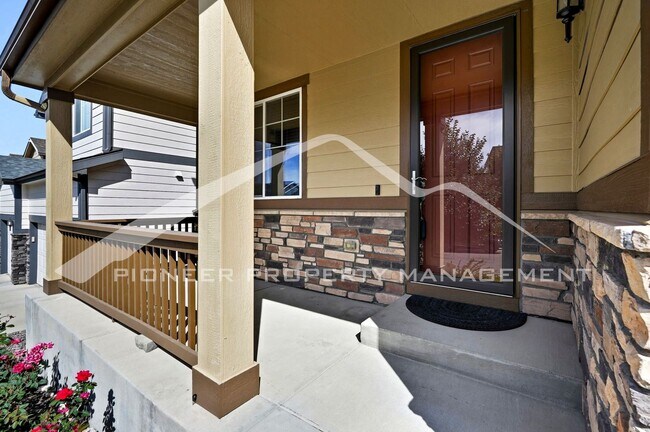 Foto del edificio - Stunning Home with Central AC and 2-Car Ga...
