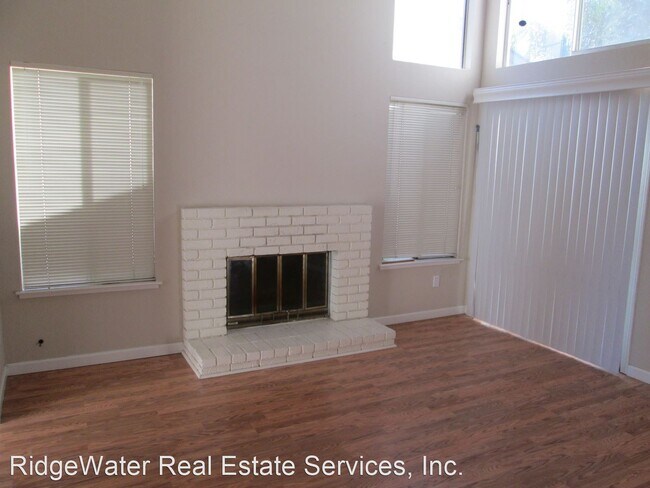 Building Photo - 2 br, 1.5 bath House - 709 Heather Place