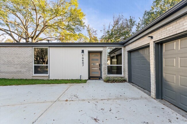 Foto del edificio - 10607 Overbrook Ln