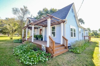 Building Photo - 803 Austin St