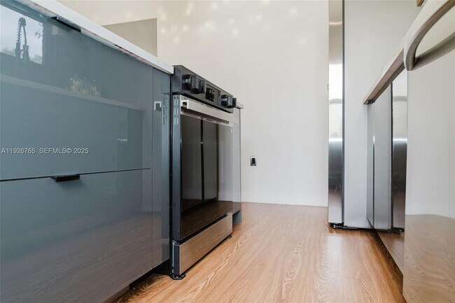 Foto del edificio - 1040 NW 120th St