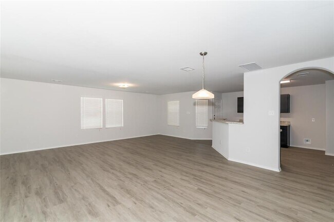 Building Photo - 203 Pronghorn Dr