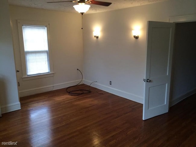Building Photo - 4 br, 2 bath Apartment - 2834 Ludlow Rd