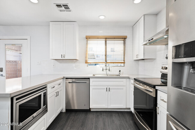 Building Photo - 6063 N Granite Reef Rd