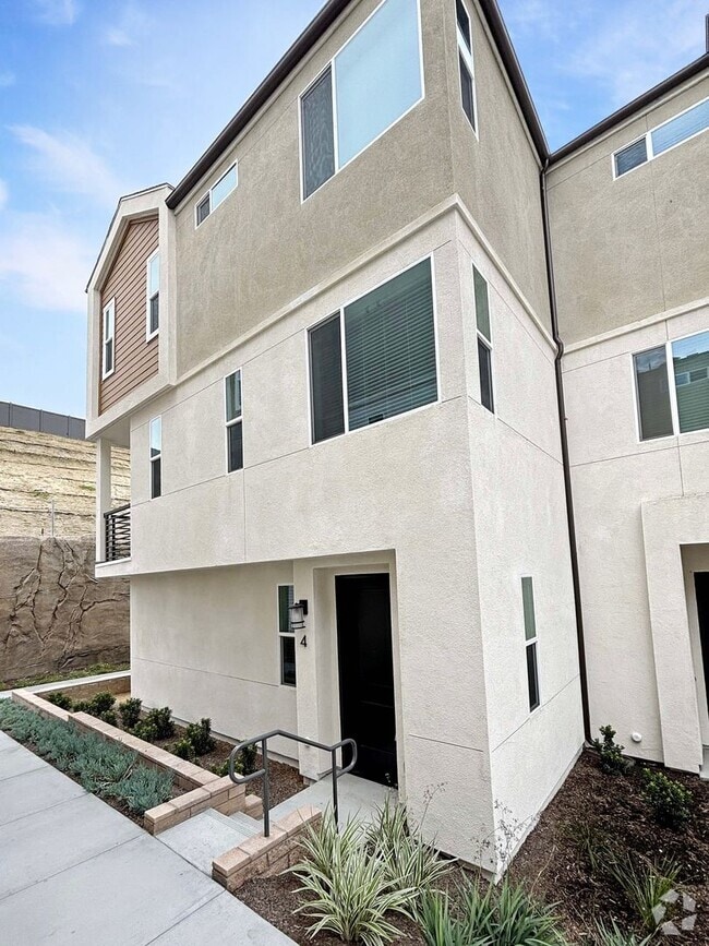 Building Photo - 820 Makani St