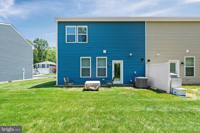 Building Photo - 154 Currant Cir