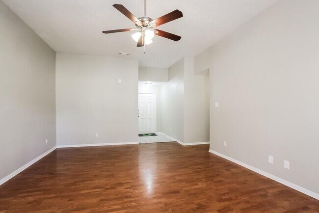 Foto del edificio - 3030 Hummingbird Ln