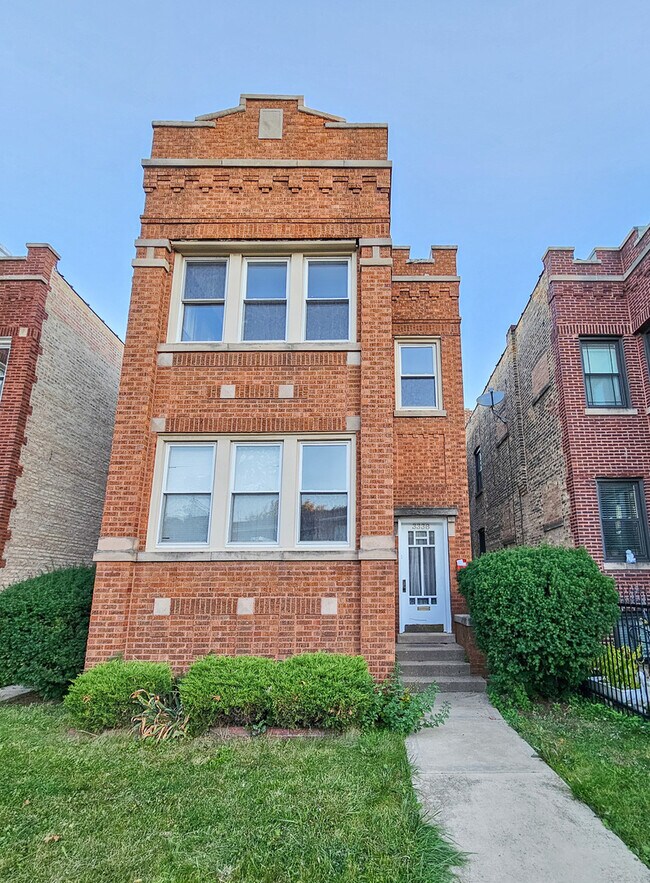 Building Photo - 3338 W Cullom Ave