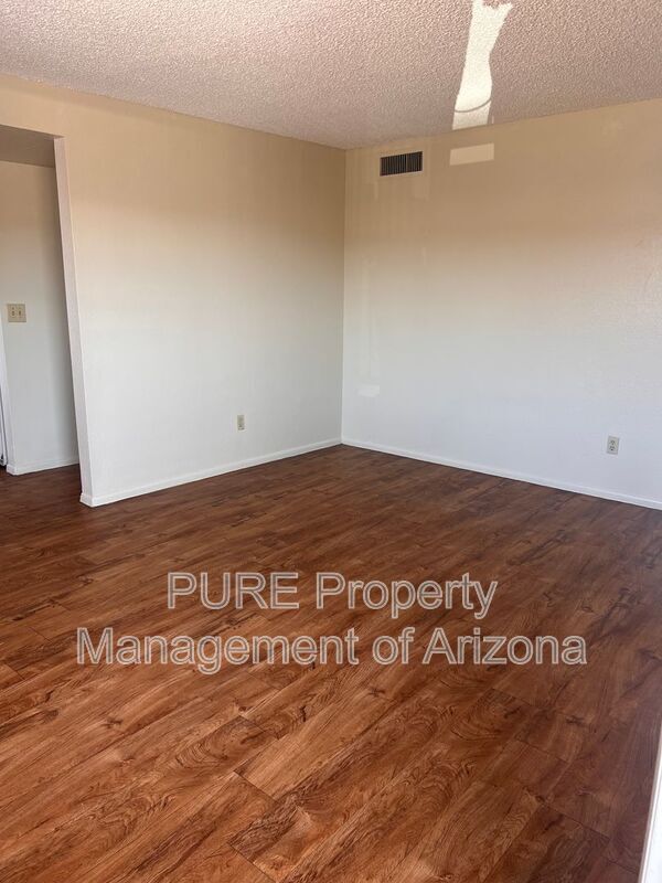 Foto del edificio - 231 E 2nd Ave