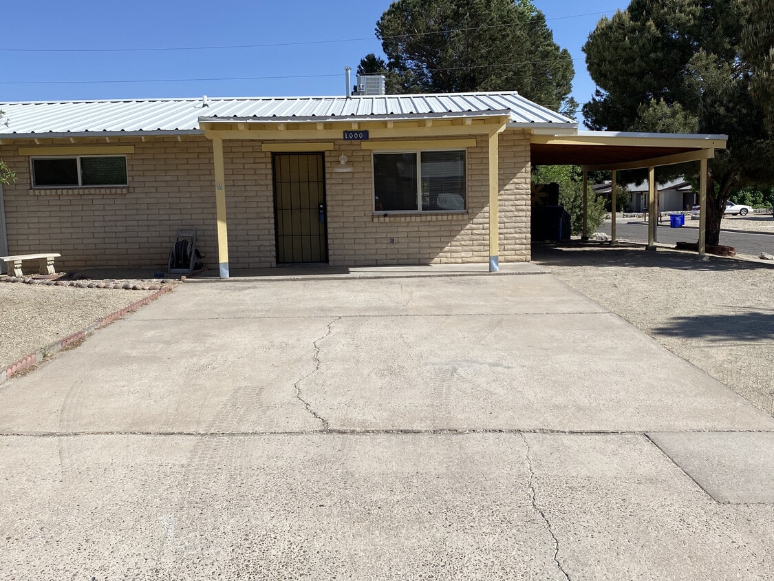 Front of home - 1000 Glendale Dr