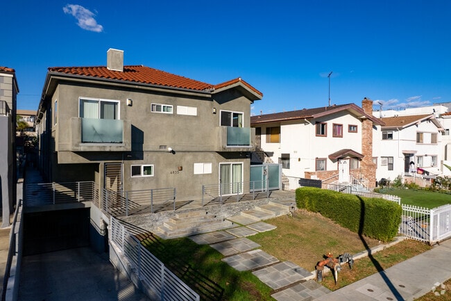 Building Photo - 4835 Elmwood Ave