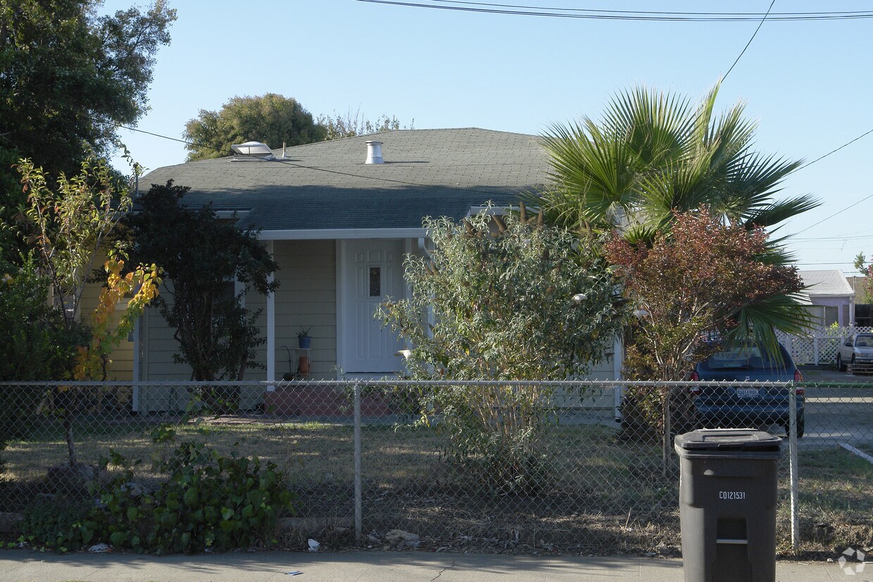 Foto del edificio - 411-415 Sycamore Ave