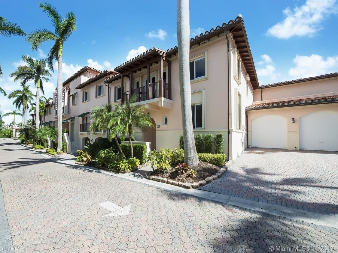 Primary Photo - 13630 Deering Bay Dr