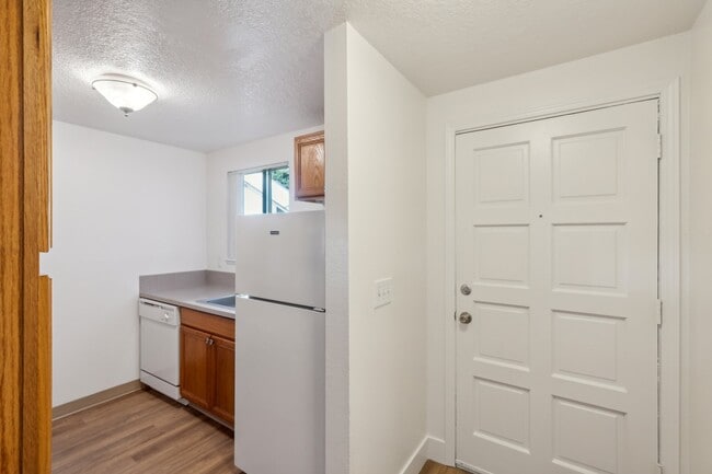 Downstairs 699sqft Kitchen - Sawyer Pointe