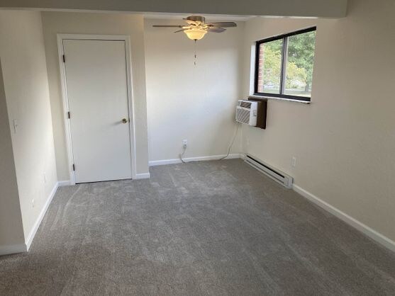 Foto del edificio - 4783 Violet Rd