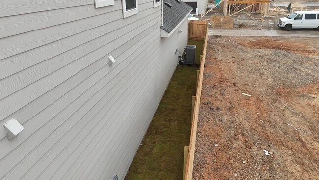 Building Photo - 140 Hartson Dr