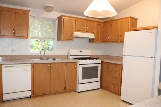 Building Photo - 5266 Sunset Dr