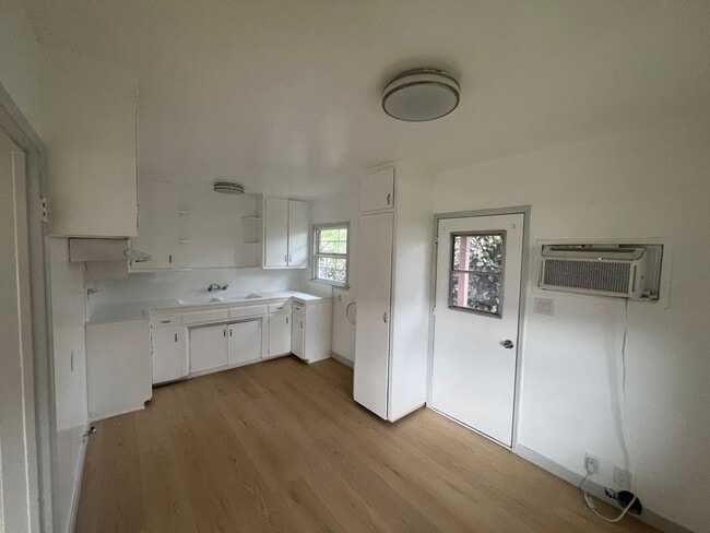 Foto del edificio - 2115-2117 S Garfield Ave