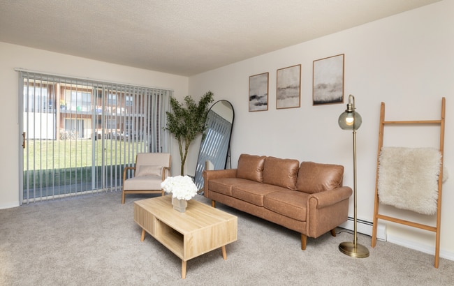 Interior Photo - Colonial Point Apartments