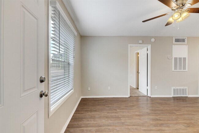 Foto del edificio - 1512 Broadmoor Dr