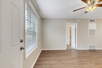 Building Photo - 1512 Broadmoor Dr