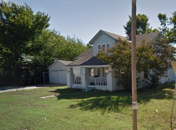 Primary Photo - 100 SE 32nd St