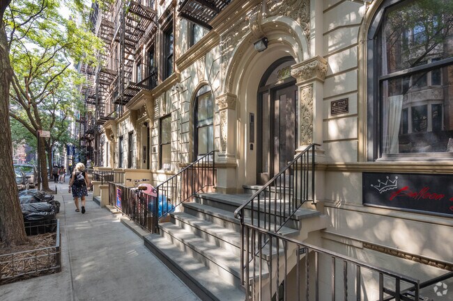 Building Photo - 207 W 80th St