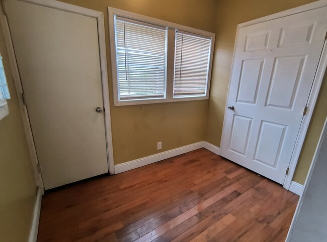 Building Photo - 1841 W Huntingdon St