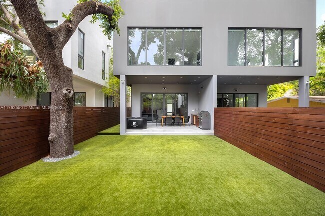 Foto del edificio - 2962 Coconut Ave