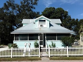 Building Photo - 1010A 13th Ave W