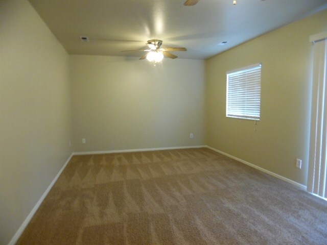 Building Photo - 1027 N 575 W