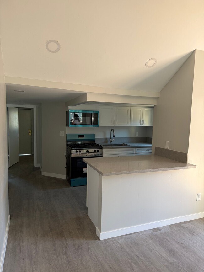 Foto del edificio - 2420 Ridgeway Dr